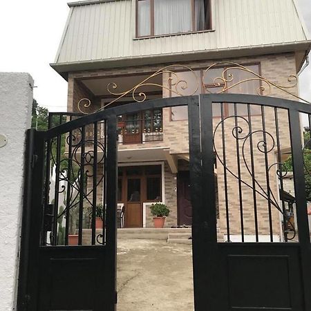 Lela'S Guest House บาทูมิ ภายนอก รูปภาพ